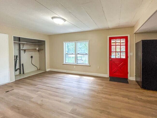 Building Photo - 8798 Holmquist Rd SE