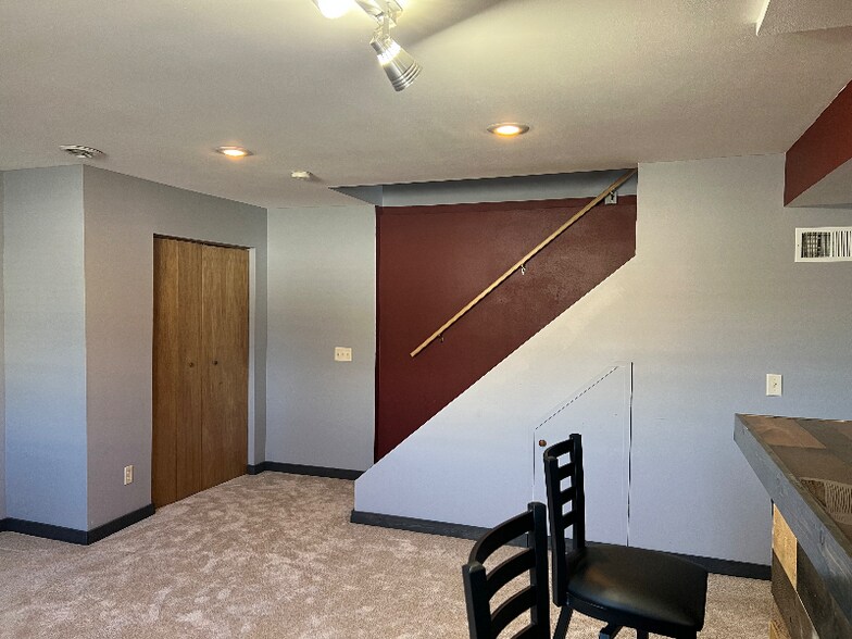 Building Photo - 562 Lexington Dr