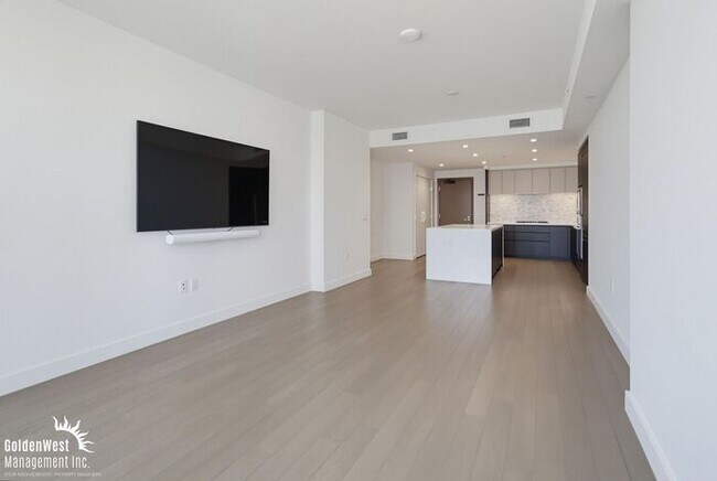 Building Photo - Modern 2Bdm 2Ba Condo with Stunning Bay Views in Savina Downtown San Diego!