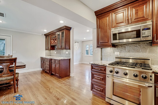 Building Photo - 335 Brookside Ln