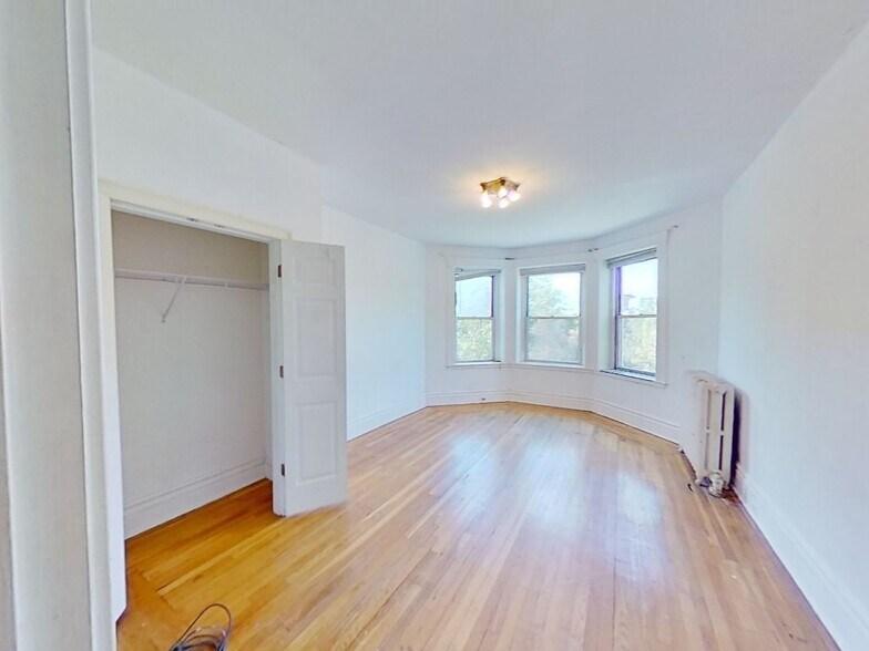 Primary Photo - 80 Fenway