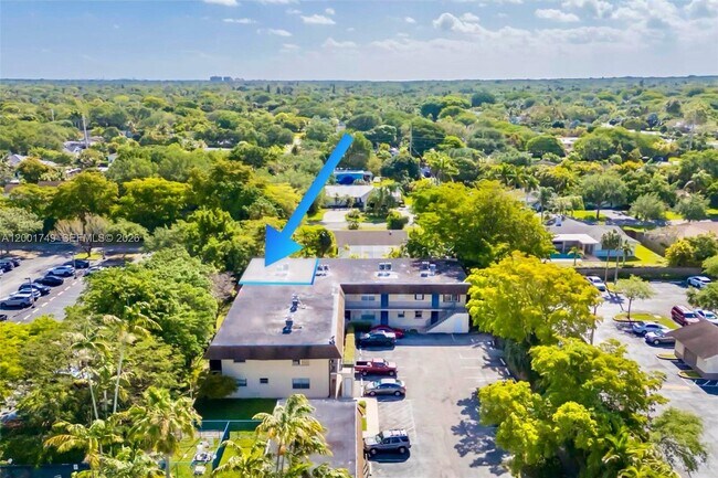 Building Photo - 15391 S Dixie Hwy