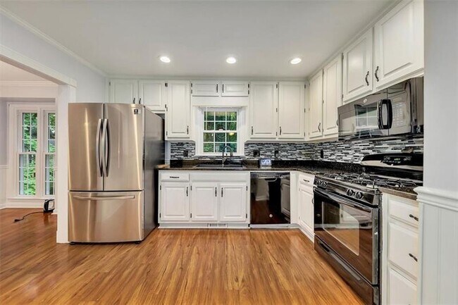 Building Photo - 718 Players Ct