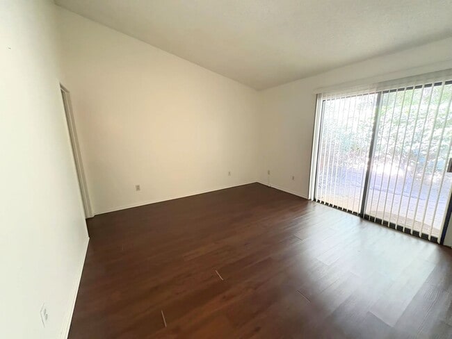 Building Photo - 3 Bedroom Rancho Cucamonga Condo