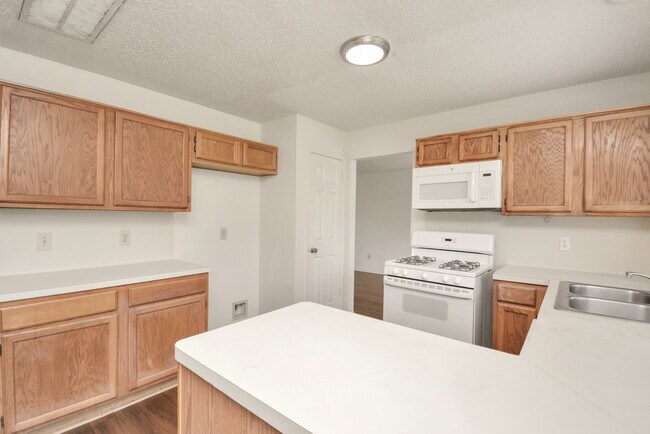 Building Photo - 17210 Colony Creek Dr