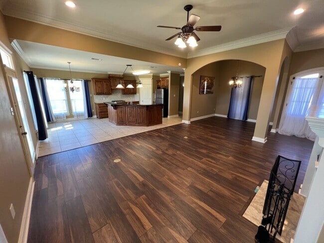 Building Photo - Must See!  Beautiful 4 bd, 3 ba home in co...