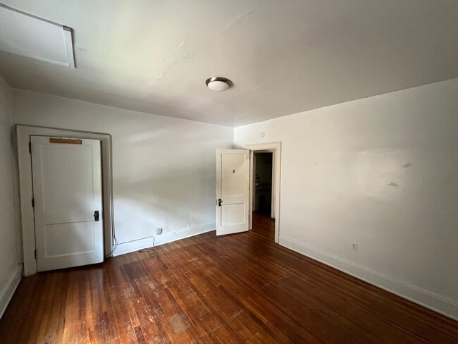 Building Photo - 6364 Forward Ave