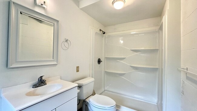 Building Photo - Spacious 3 BED/3 BATH Classic Maunawili Ho...