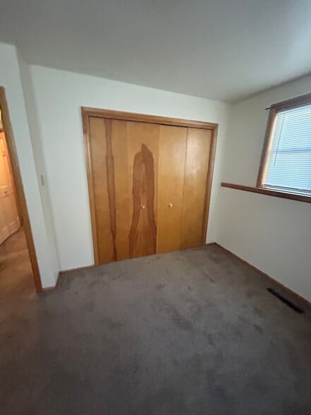 Building Photo - 8 8th St W