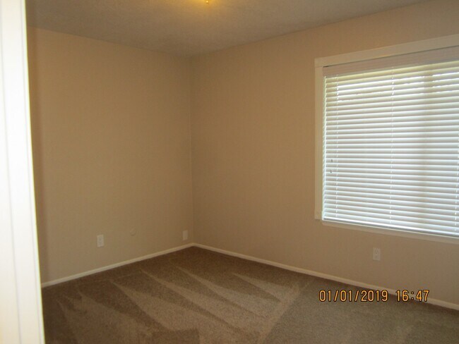 Building Photo - Immaculate 3 Bedroom With New Paint and Upgrades Throughout!