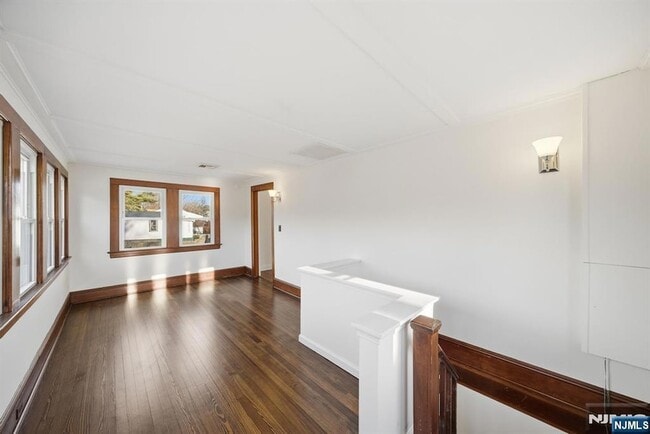 Building Photo - 75 Lakeview Terrace