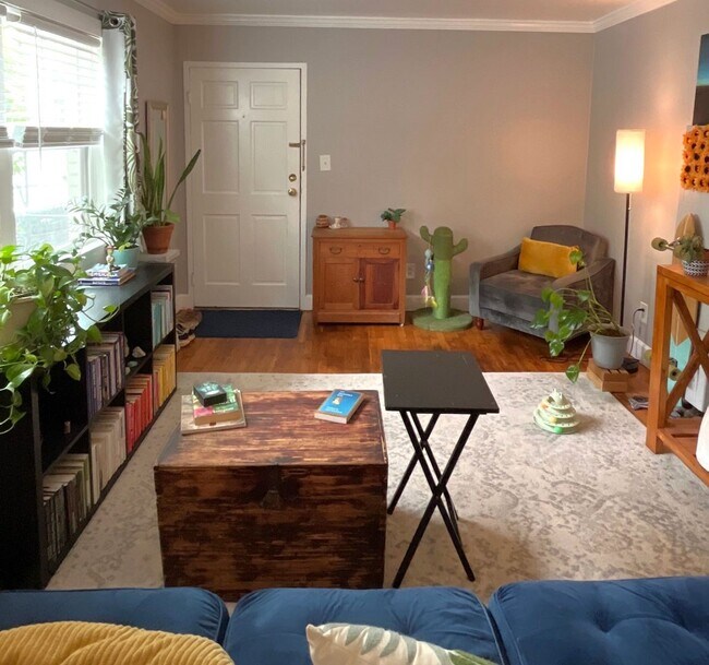 Building Photo - Renovated 1BR * Piedmont Park! ~ Steal of a Deal!