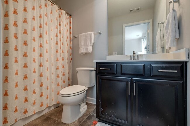 Building Photo - Nicely Appointed 3 Bedroom, 3 bath townhome