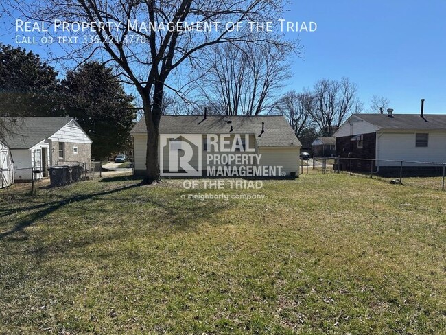 Building Photo - Renovated 3BR/1BA Ranch Home w/Fenced back...