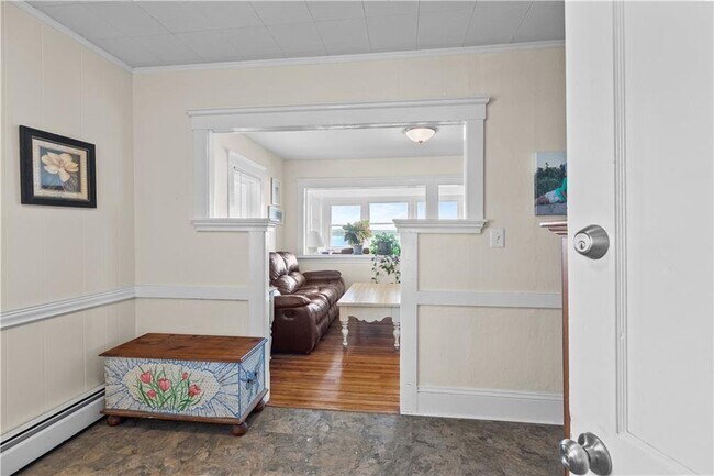 Building Photo - 38 Aquidneck Ave