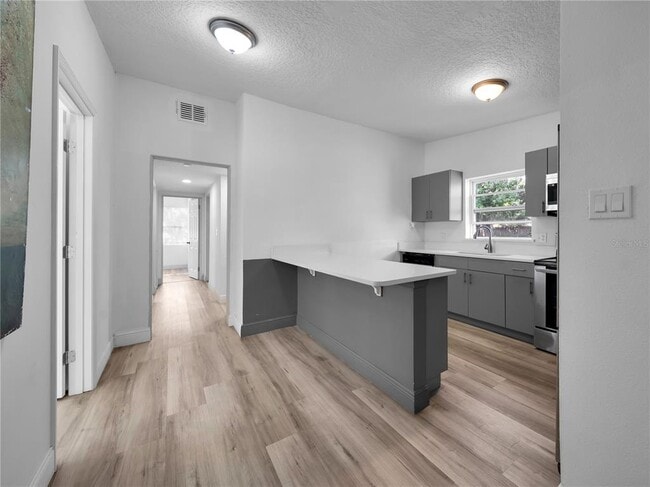 Building Photo - 40 S Linden Dr