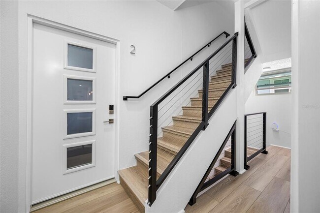 Building Photo - 527 N Garden Ave