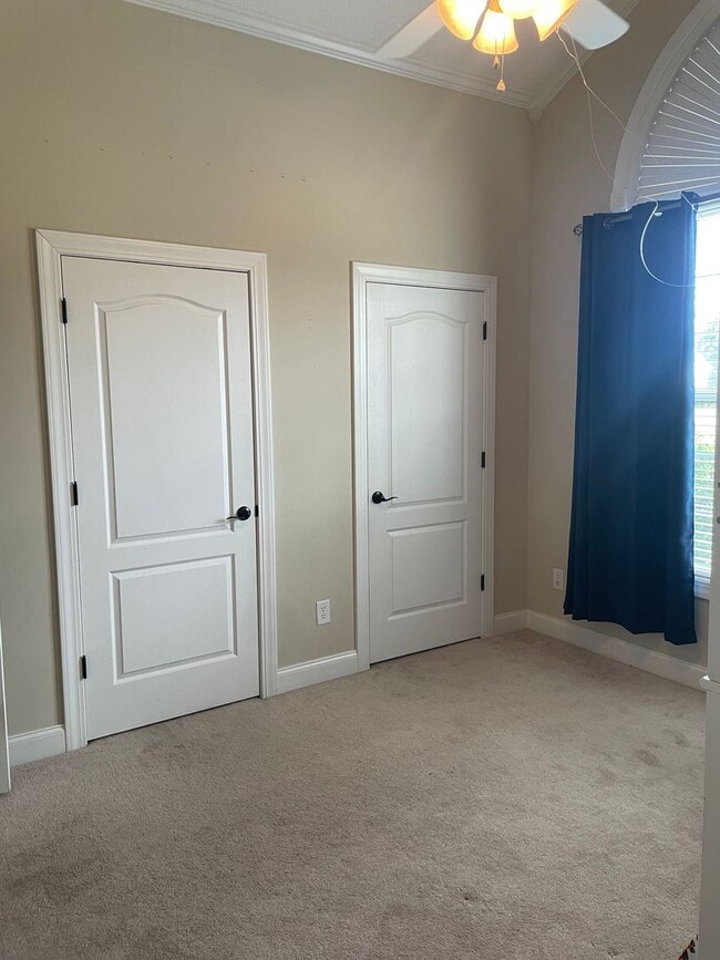 Building Photo - 670 Uniola Dr