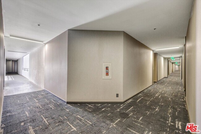 Building Photo - 10600 Wilshire Blvd