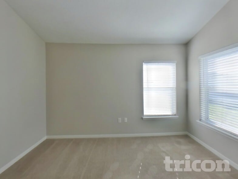 Building Photo - 9250 Spider Lily Ln