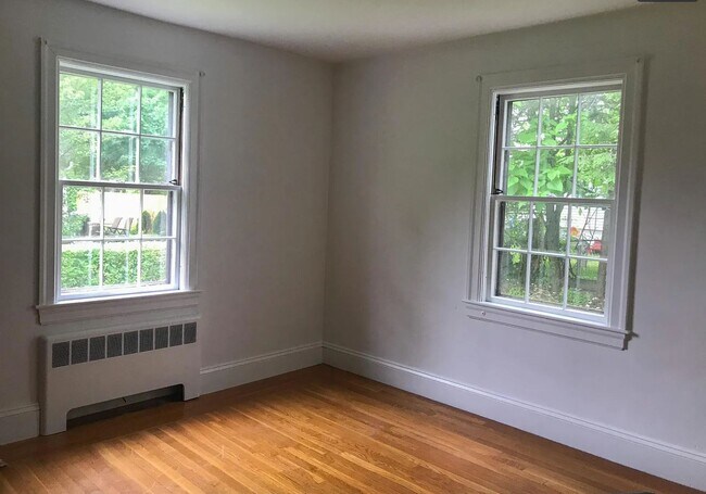 Building Photo - 73 Tiffany St