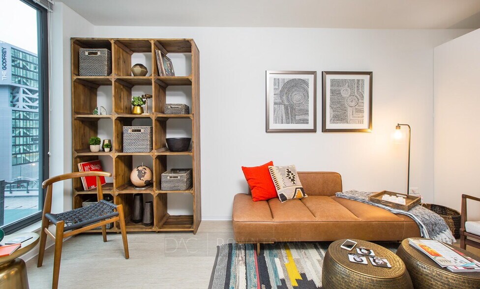 Building Photo - 702 N Wells St