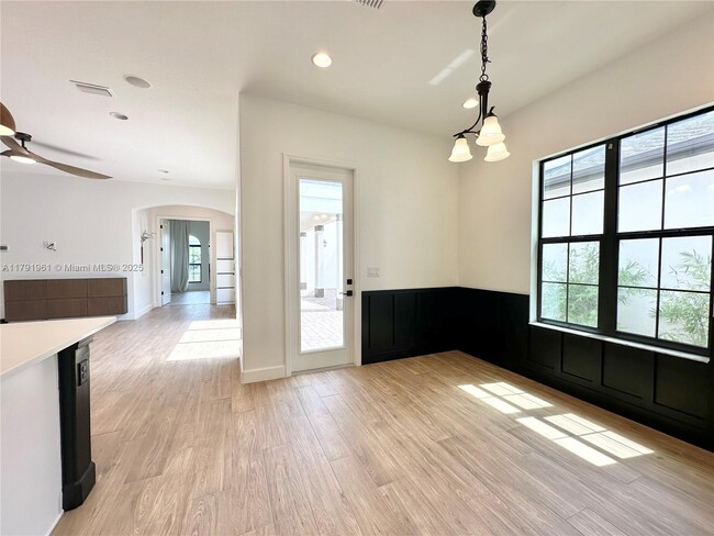 Building Photo - 8436 Lyside Dr