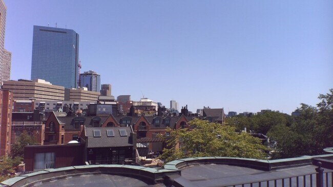 Building Photo - 11 Follen St