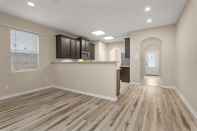 Building Photo - 8858 Oval Glass St