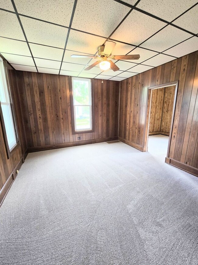 Building Photo - Charming 2-Bedroom Home with Fenced Yard, ...