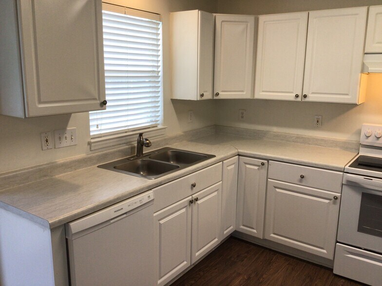 Building Photo - 9401 Fetlock Ct