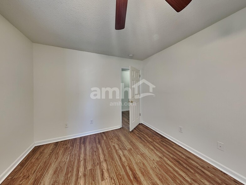 Building Photo - 505 Kingsman Ln