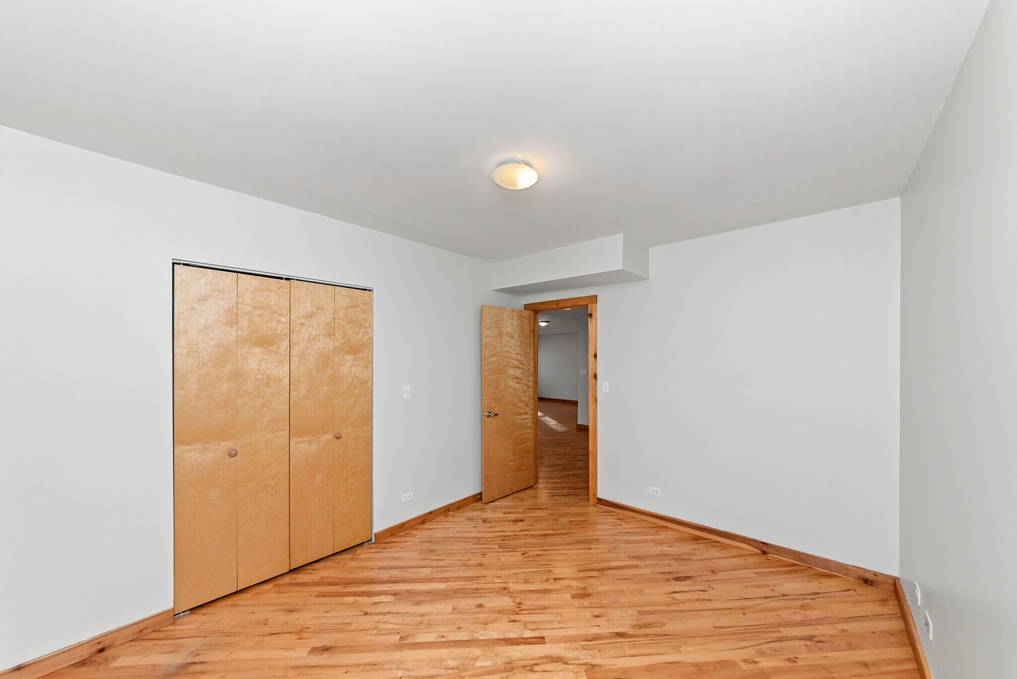 Building Photo - 1118 E Hyde Park Blvd