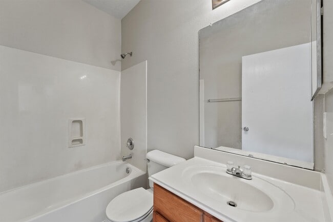 Building Photo - 17202 Hawks Landing Dr