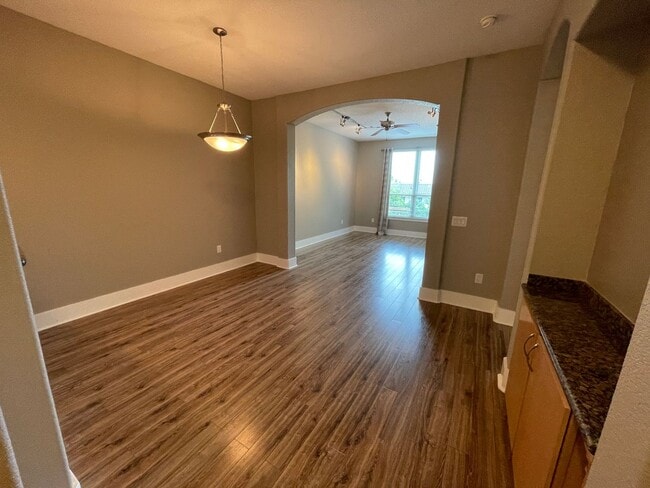 Building Photo - Spectacular 1-Bed/1-Bath w/ Office and STO...