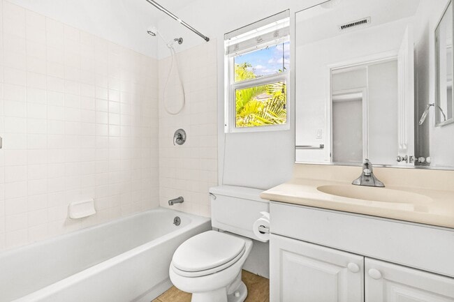 Building Photo - Highly Desired 3 Bedroom, 2.5 Bath Home in Ocean Point!