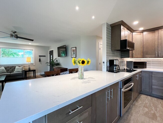 Building Photo - Beautiful Single-Level Home Located in the...