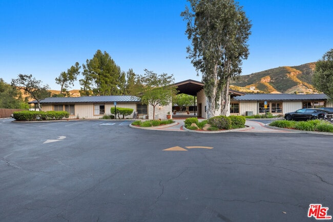 Building Photo - 53 Saddlebow Rd