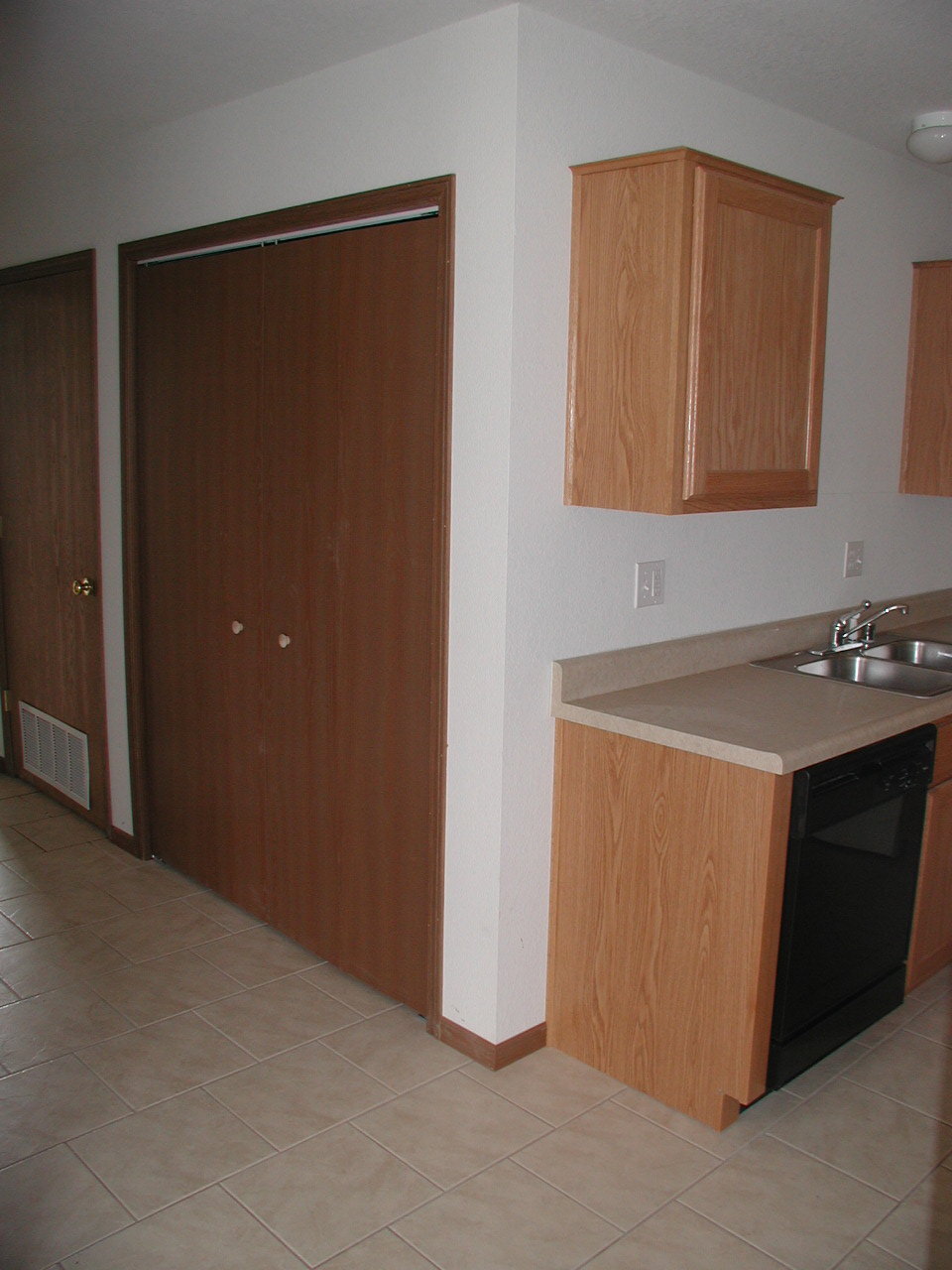 Washer/Dryer closet - 1015 Diamond Head Rd