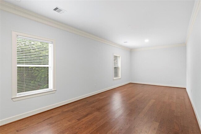 Building Photo - 6404 Community Dr