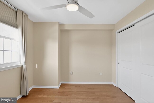 Building Photo - 215 Haddonfield Cmns