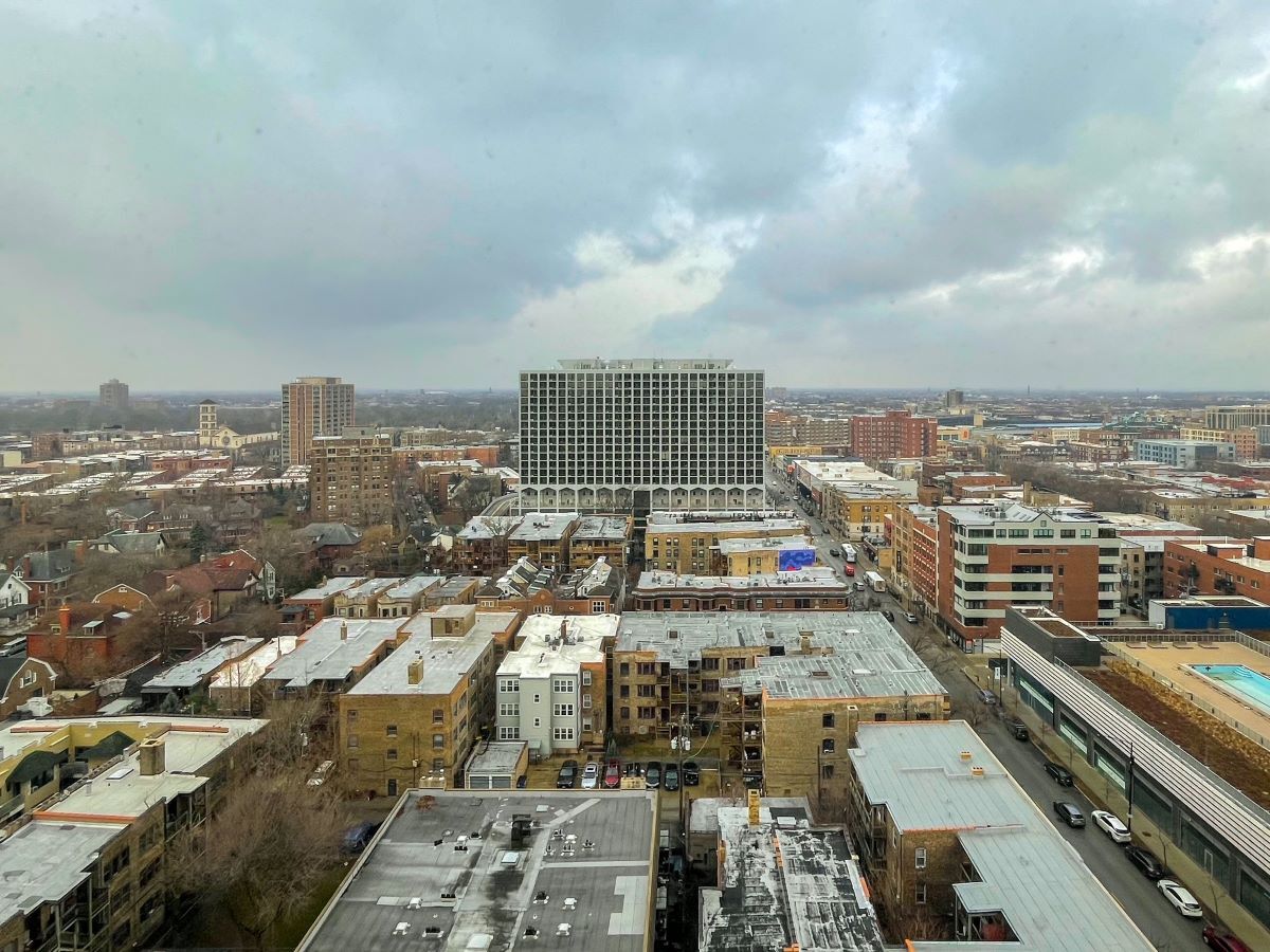 Building Photo - 4343 N Clarendon Ave