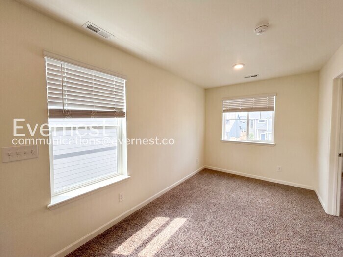 Building Photo - 10477 Castor Dr
