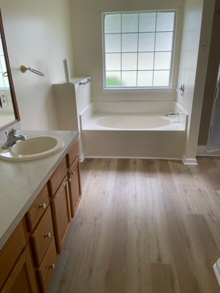 Building Photo - 16 Stoney Hill Rd