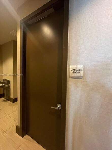 Building Photo - 5252 NW 85th Ave