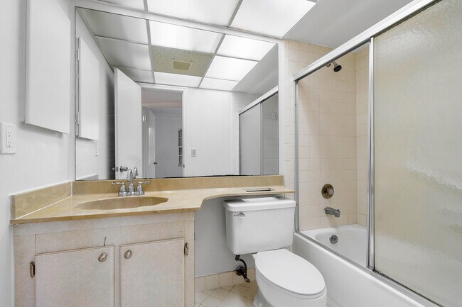 Building Photo - 1638 Embassy Dr