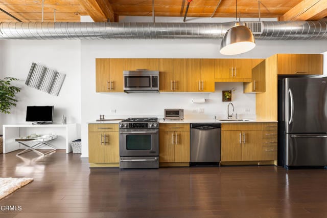 Building Photo - 530 S Hewitt St