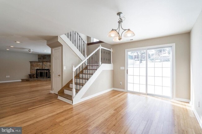 Building Photo - 329 Hillcrest Ave