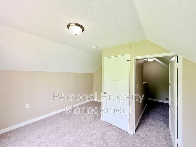 Building Photo - 3110 Thompson Ave
