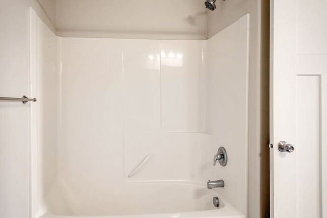 Building Photo - Beautiful Top Level Condo w 1 car garage